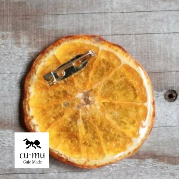 本物のオレンジを閉じ込めたブローチ