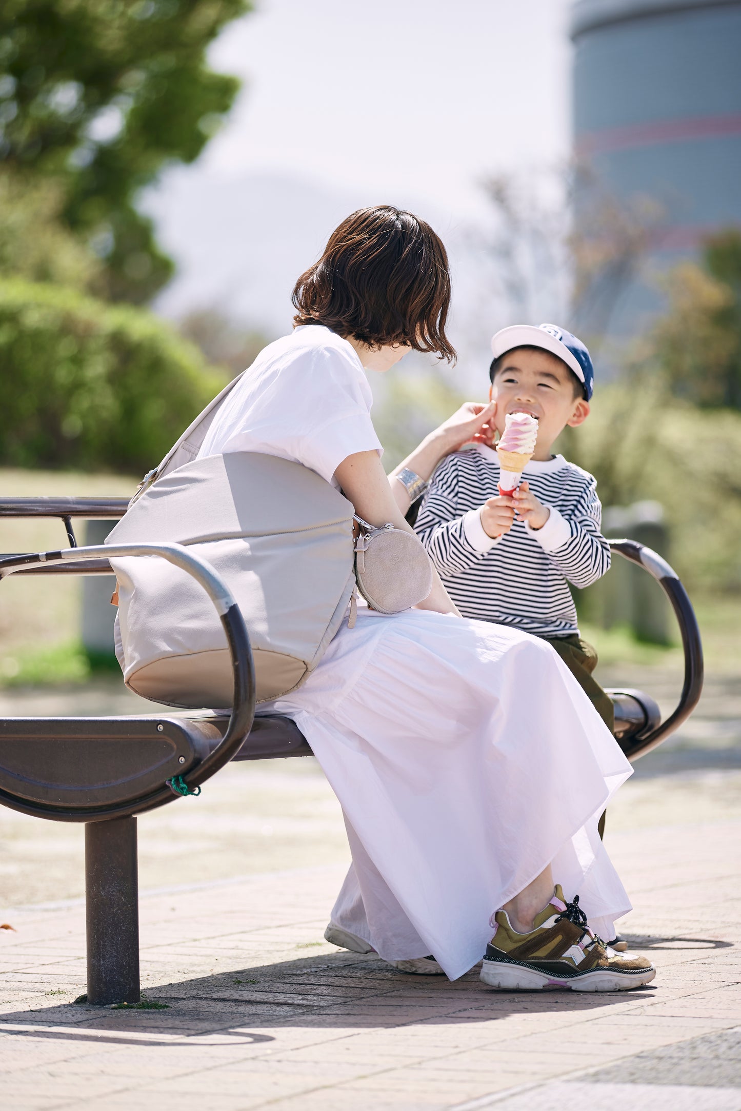 20kgまでのお子さまを抱っこできるファッションバッグ・「N/ORN Máni」（ノルンマーニ）