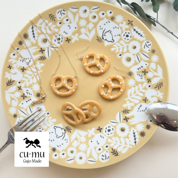 本物のプレッツェルを閉じ込めたピアス