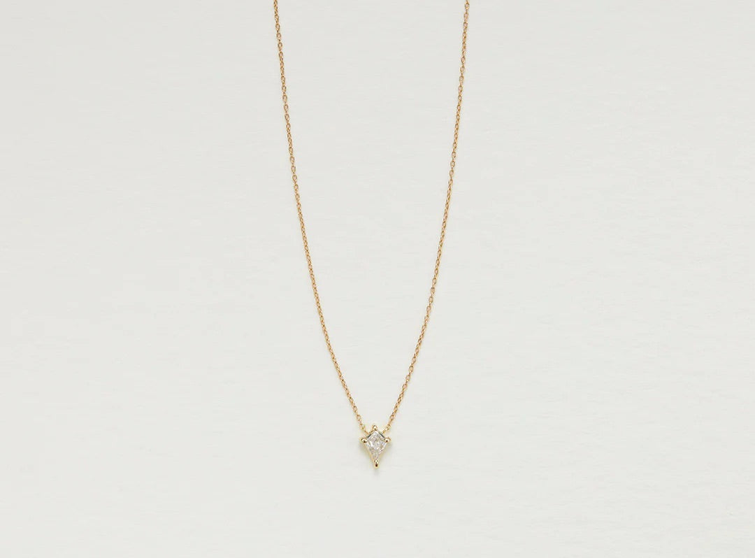 K18YG カイトカットダイヤモンドのネックレス