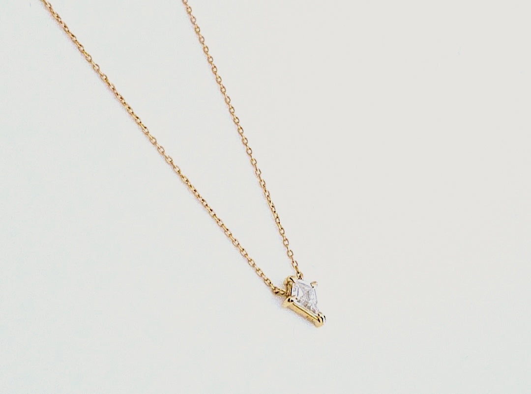 K18YG カイトカットダイヤモンドのネックレス