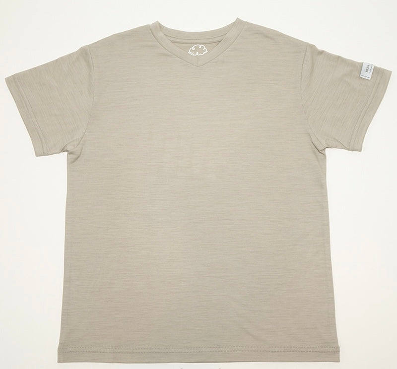 肌と地球に優しい「VネックTシャツ」