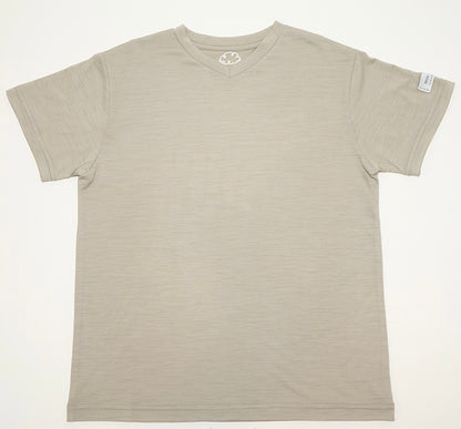肌と地球に優しい「VネックTシャツ」