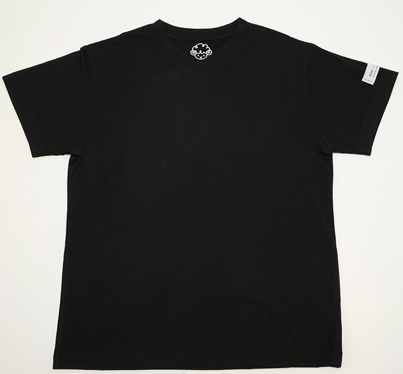肌と地球に優しい「VネックTシャツ」