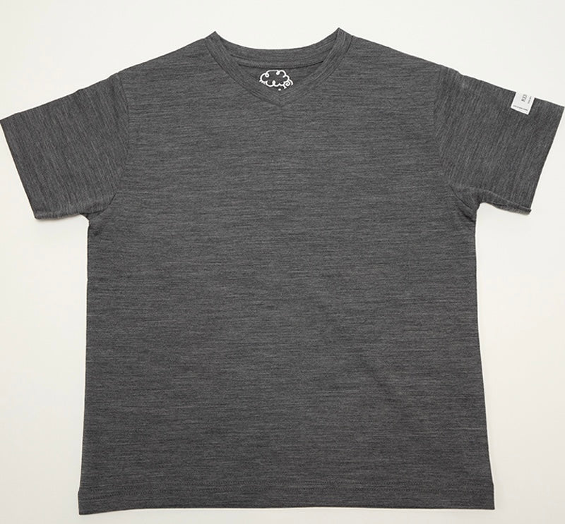 肌と地球に優しい「VネックTシャツ」