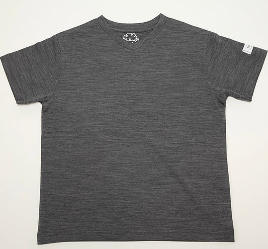 肌と地球に優しい「VネックTシャツ」