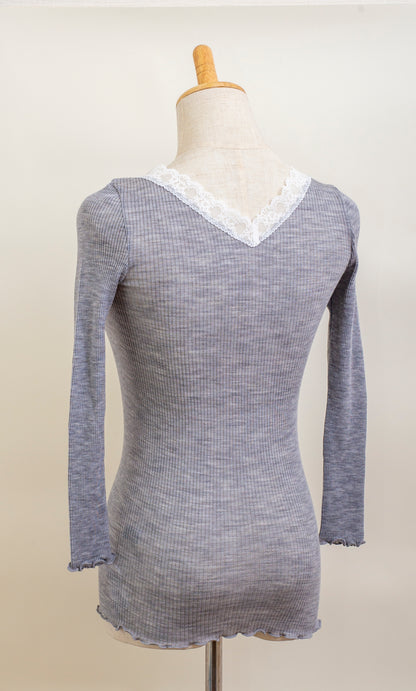 macaroni ウールレース付プルオーバー