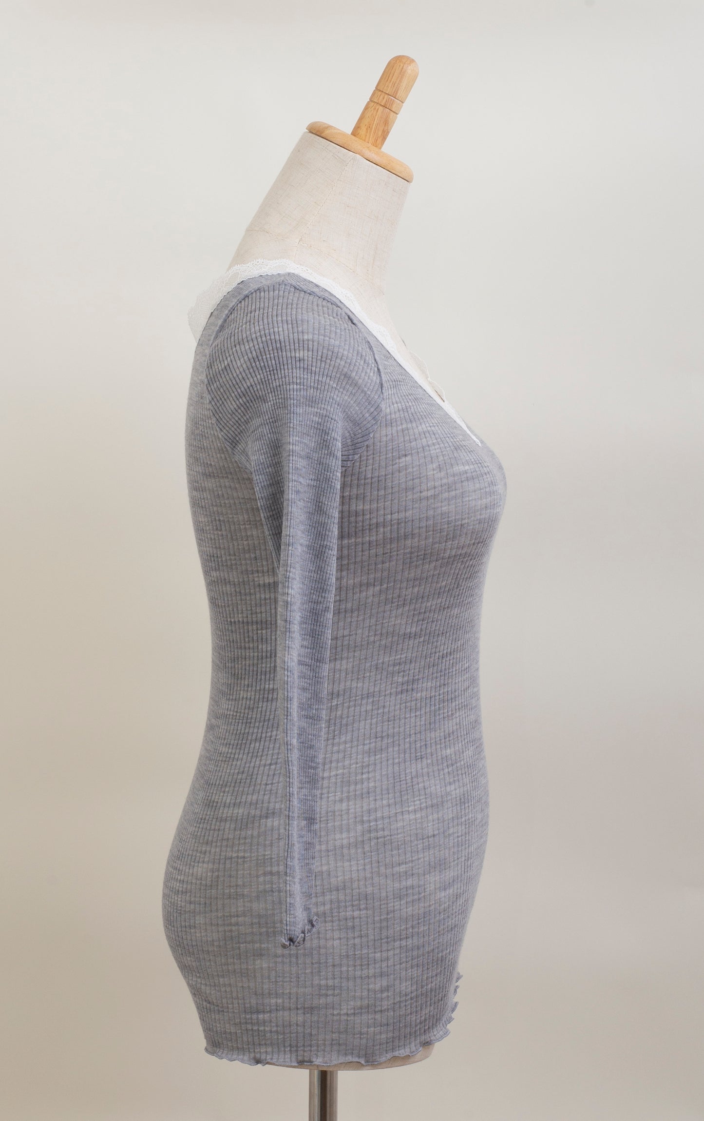 macaroni ウールレース付プルオーバー