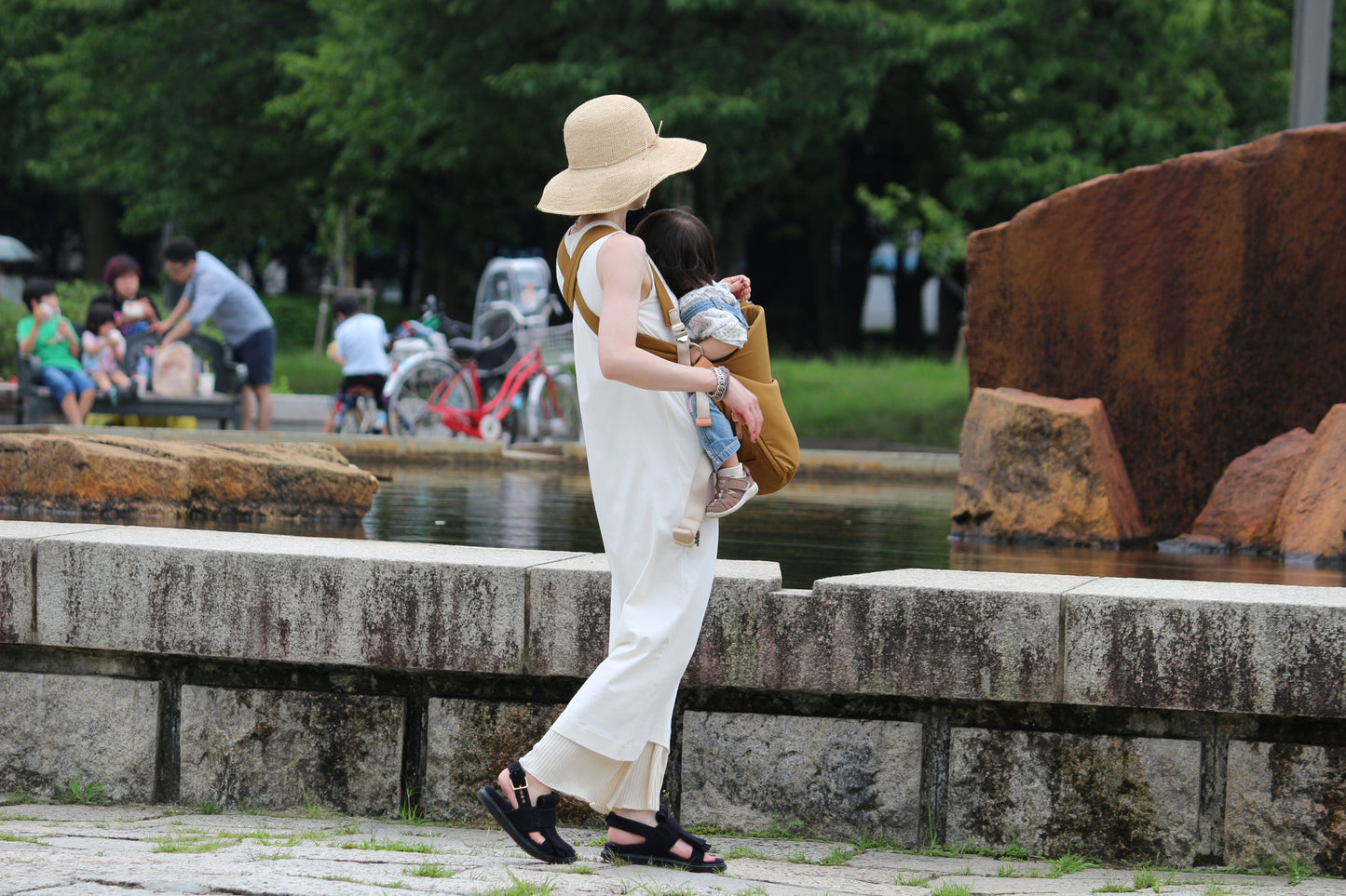 20kgまでのお子さまを抱っこできるファッションバッグ・「N/ORN」（ノルン）